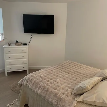 A La Clef Des Champs Apartment *