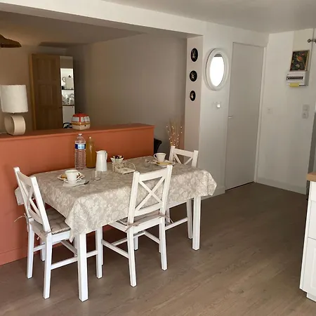 A La Clef Des Champs Apartment Chauray