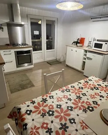 A La Clef Des Champs Apartment