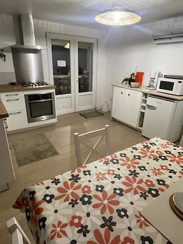 A La Clef Des Champs Apartment